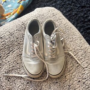 Casual Low-Top Canvas Sneakers in Light Gray with White Stripe